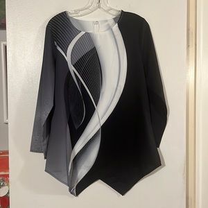 Made with ❤️ black/gray handkerchief hem tunic nwt